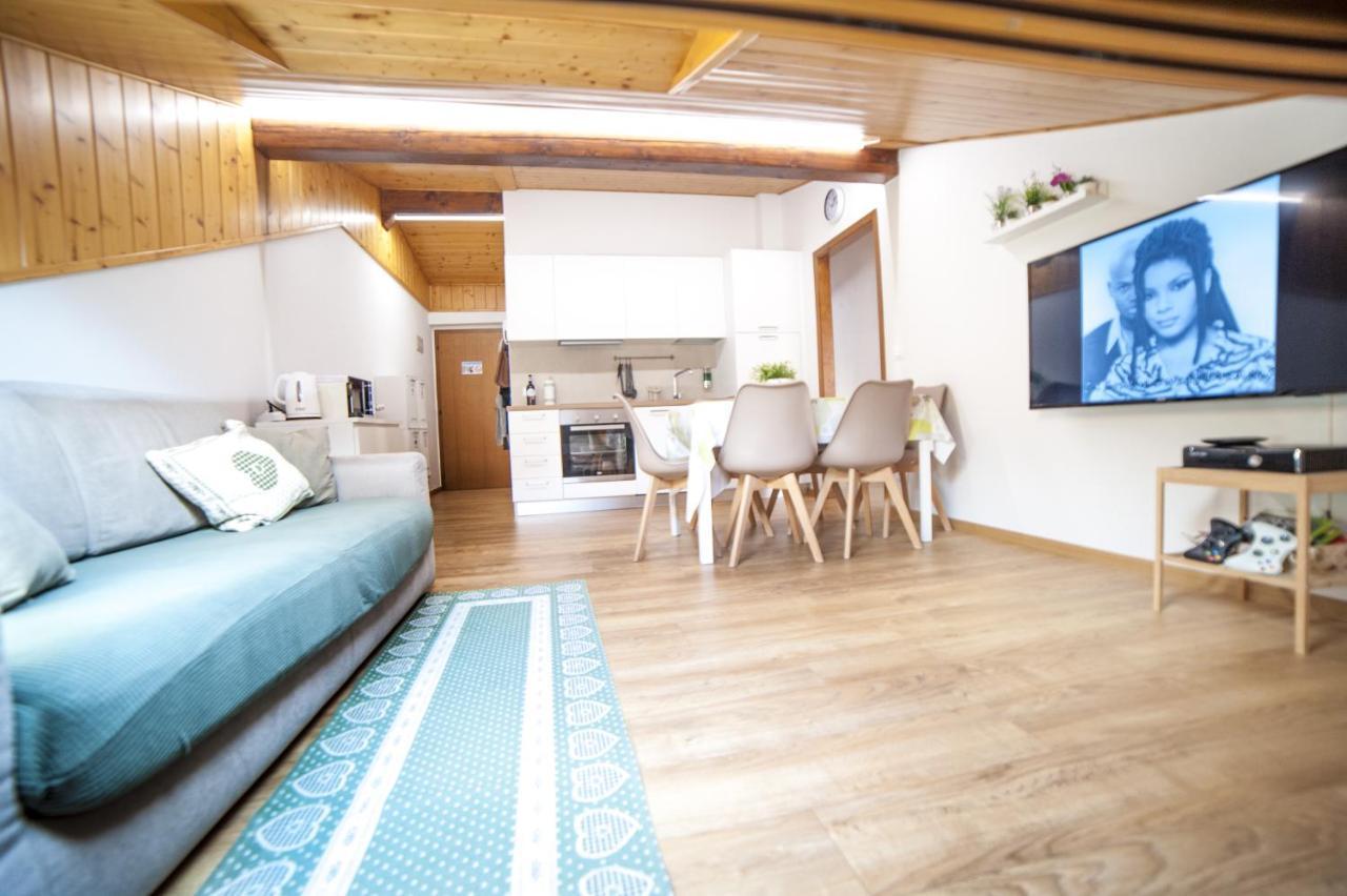 La Mansarda Di Emma Apartment Pinzolo Luaran gambar